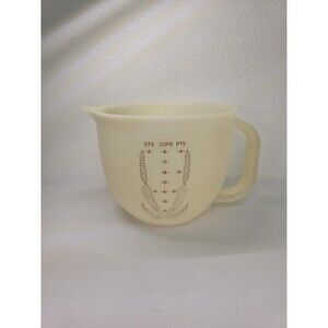 Vintage cream colored Tupperware measuring pitcher 8 cups kitchen Collectible